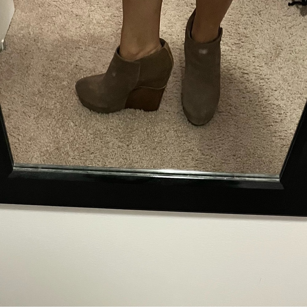 Aldo suede booties size 8.5M